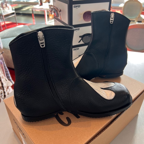 Cydwoq Love Boot in Black/Silver - Picture 6 of 10